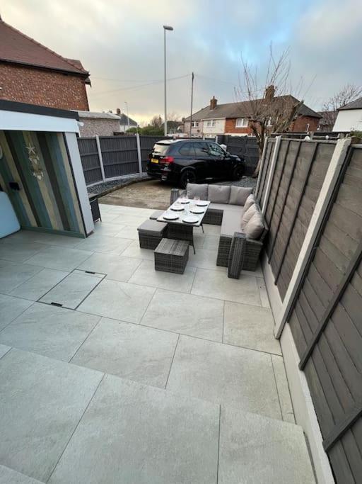 Delightful Newly Renovated 3-bed House With Garden Hut Hébergement de vacances *