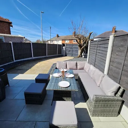 Delightful Newly Renovated 3-Bed House With Garden Beach Hut Blackpool Buitenkant foto