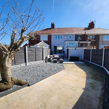 Delightful Newly Renovated 3-Bed House With Garden Beach Hut Blackpool Buitenkant foto
