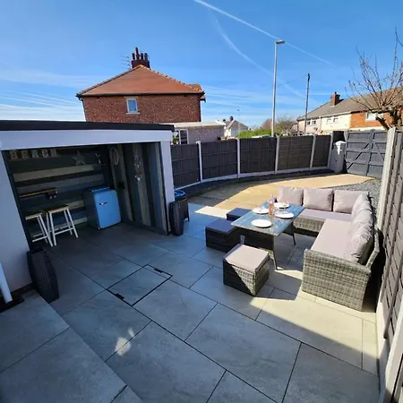 Delightful Newly Renovated 3-Bed House With Garden Beach Hut Blackpool Buitenkant foto