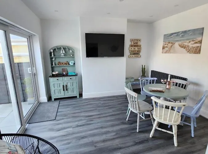 Delightful Newly Renovated 3-Bed House With Garden Beach Hut