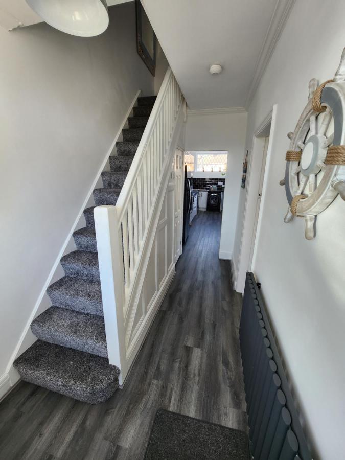 Delightful Newly Renovated 3-bed House With Garden Hut Casa vacanze Blackpool