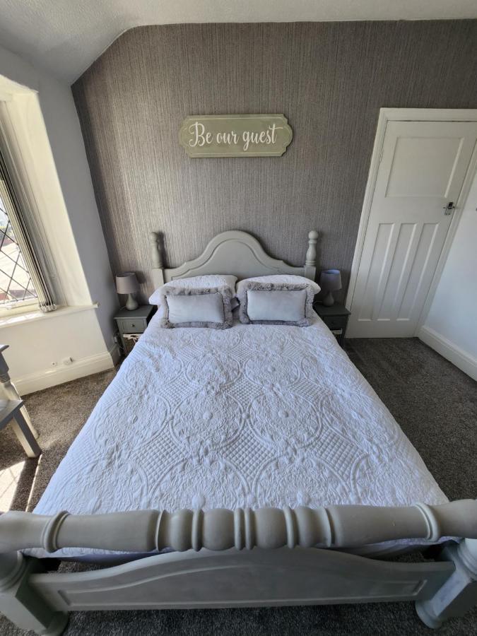 Delightful Newly Renovated 3-bed House With Garden Hut Casa vacanze