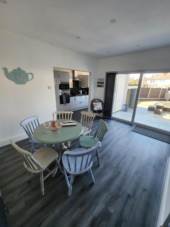 Casa vacanze Delightful Newly Renovated 3-bed House With Garden Hut *