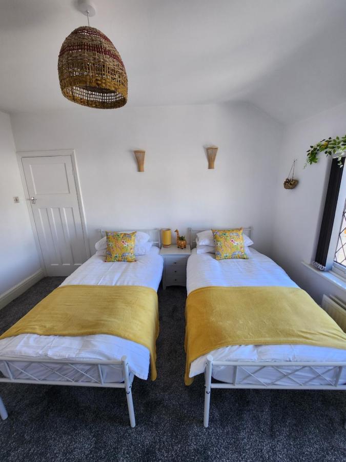 Casa vacanze Delightful Newly Renovated 3-bed House With Garden Hut *