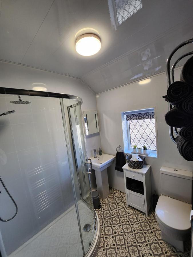 Casa vacanze Delightful Newly Renovated 3-bed House With Garden Hut
